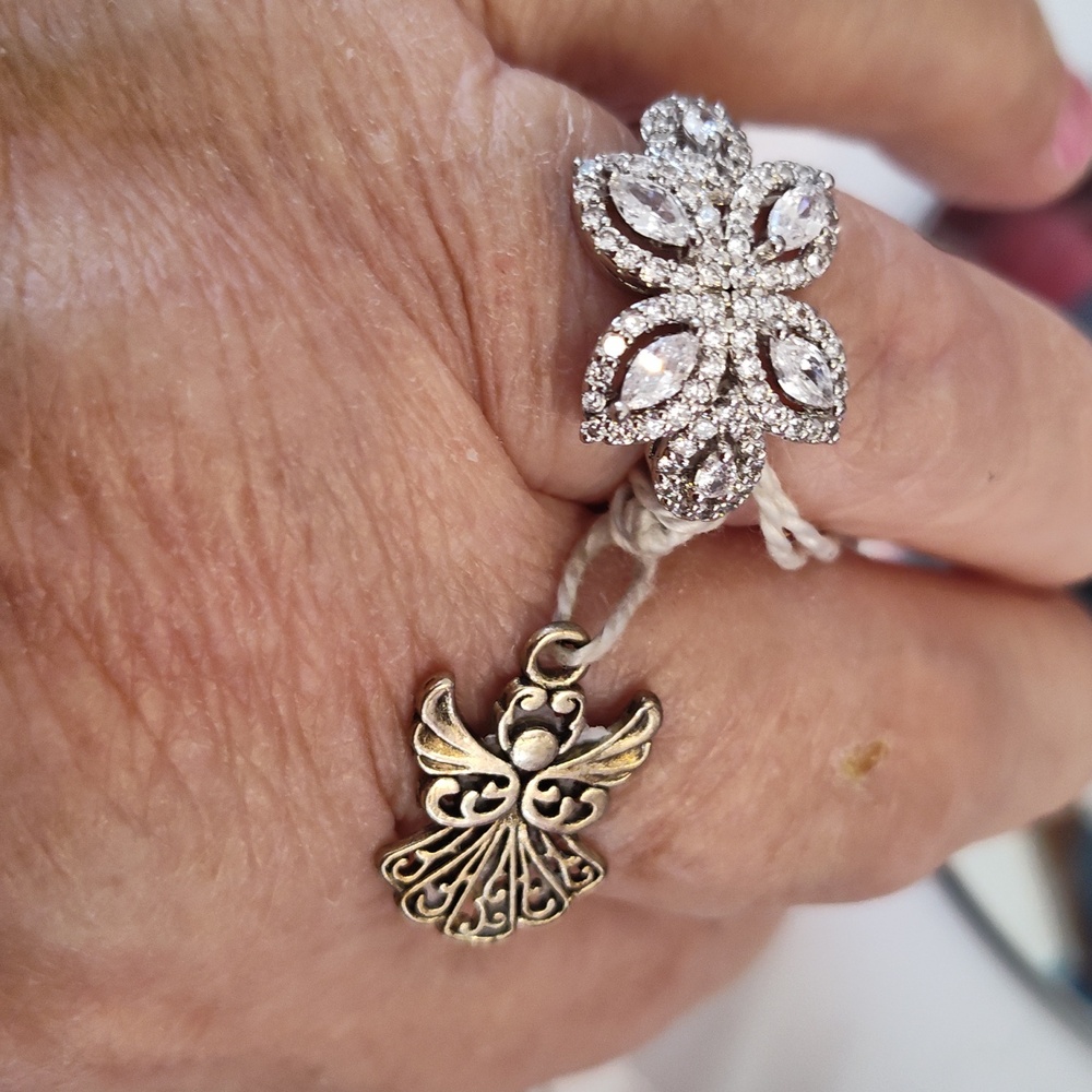 Butterfly Crystal Sparkling Fashion Ring Angel Attached String Size 8 Decor Box - Picture 4 of 5